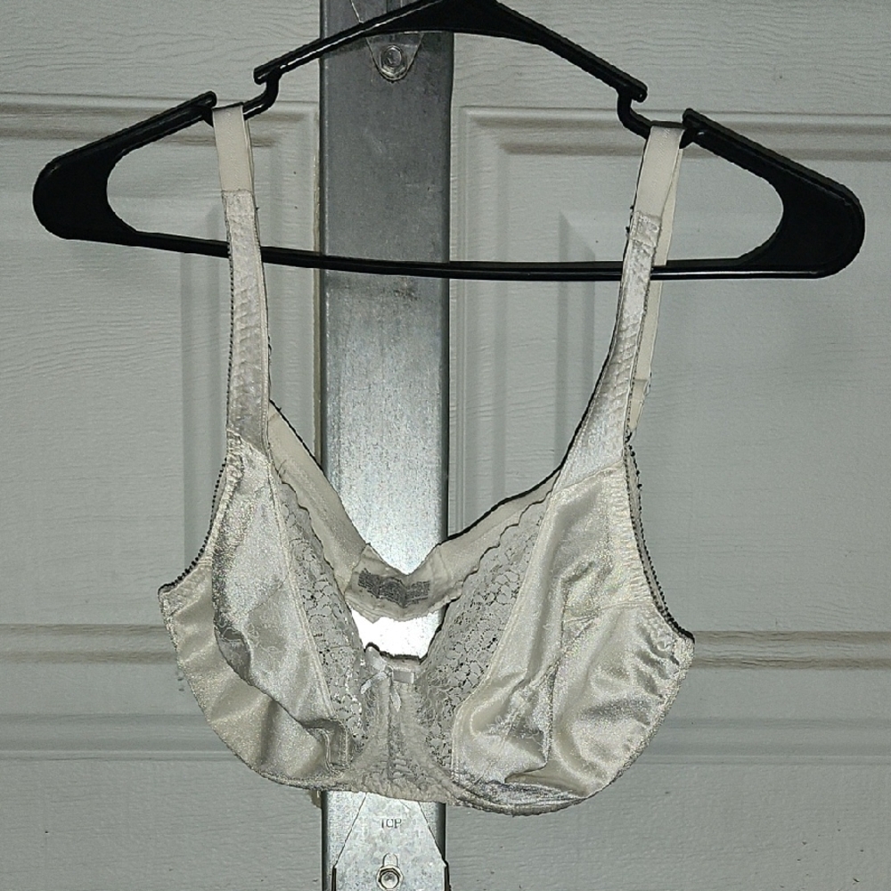 Playtex White Satin Lace Bra